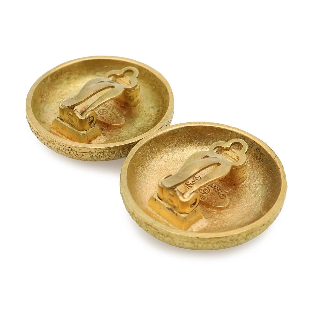 Chanel 95P CC Logo Button Round Earrings Vintage Gold Plated — view 3