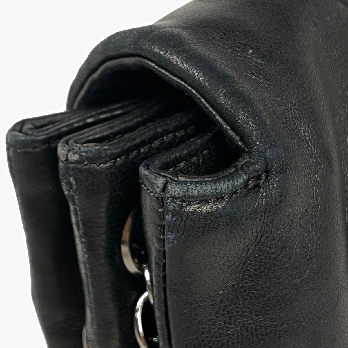 Chanel Shoulder Bag CC Logo Camellia Leather Black — view 6