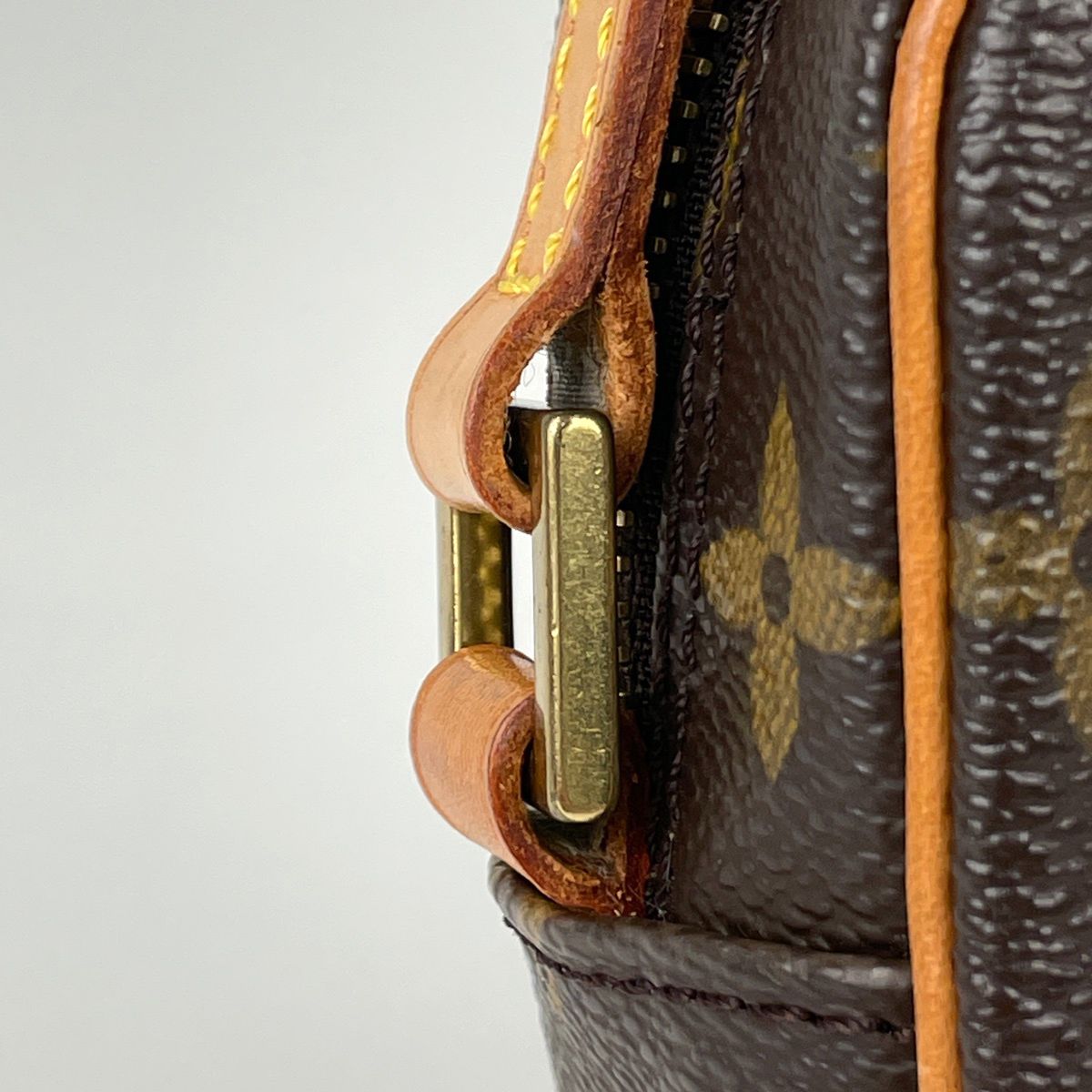 Louis Vuitton Pochette Cite Shoulder Bag Monogram Brown — view 4