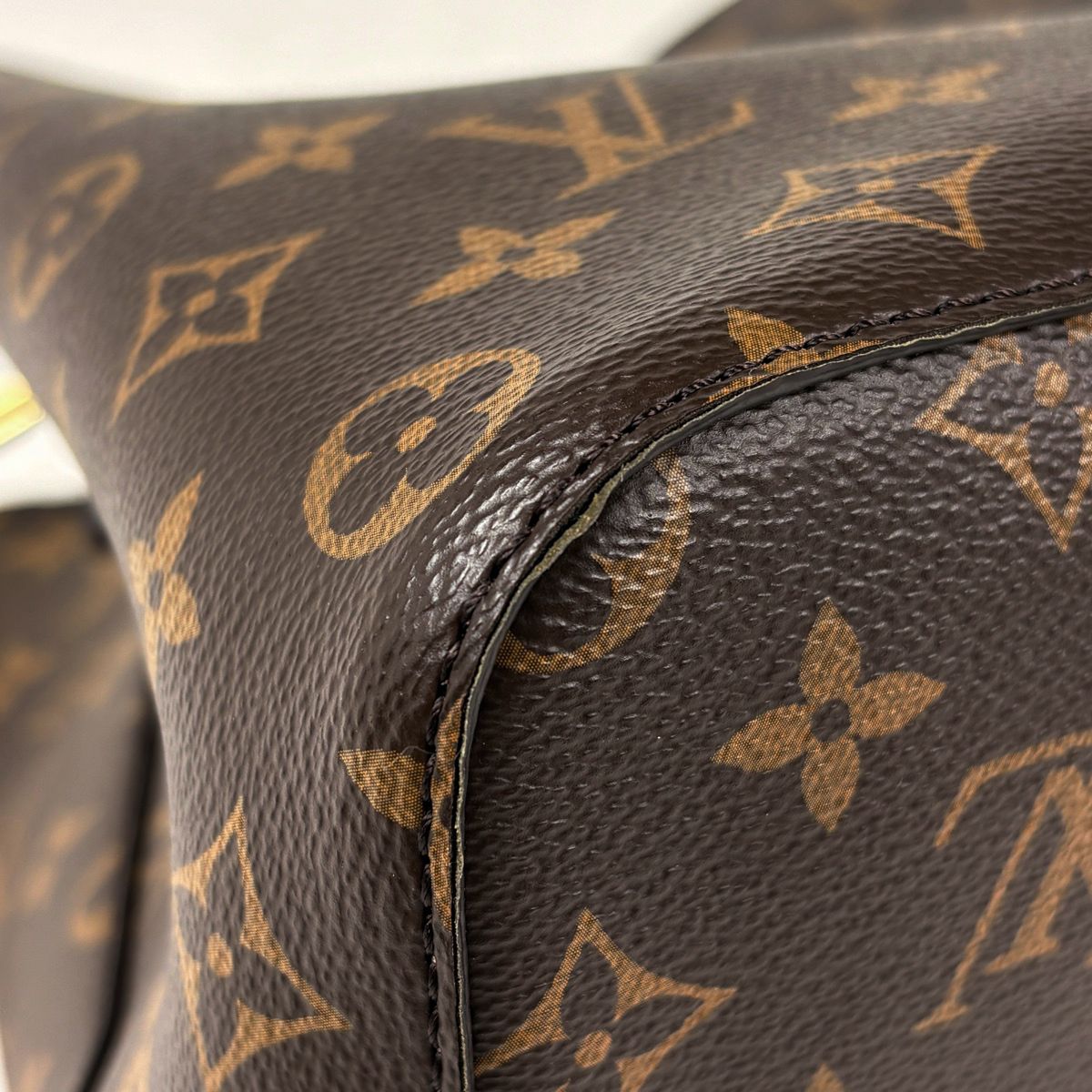 Louis Vuitton Neo Noe Shoulder Bag Drawstring Monogram Rose Poudre Brown — view 3