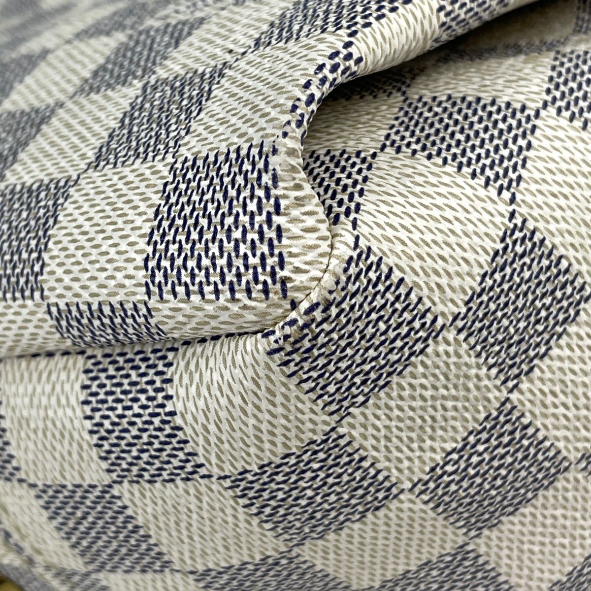 Louis Vuitton Artsy MM Shoulder Bag Damier Azur White — view 3