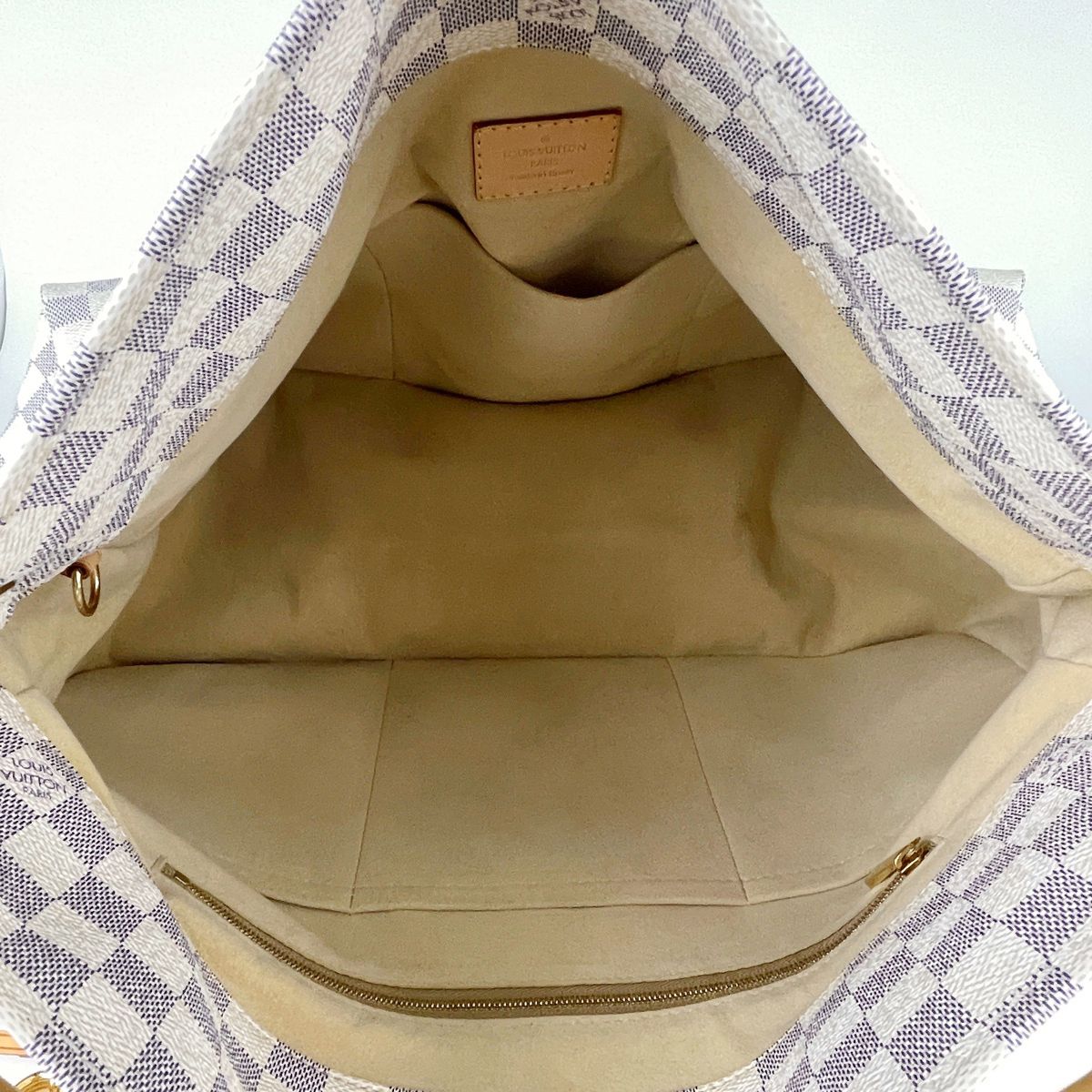 Louis Vuitton Artsy MM Shoulder Bag Damier Azur White — view 6