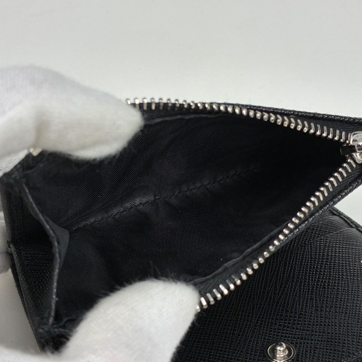 Prada Saffiano Triangle Wallet Bifold Leather Nero — view 4