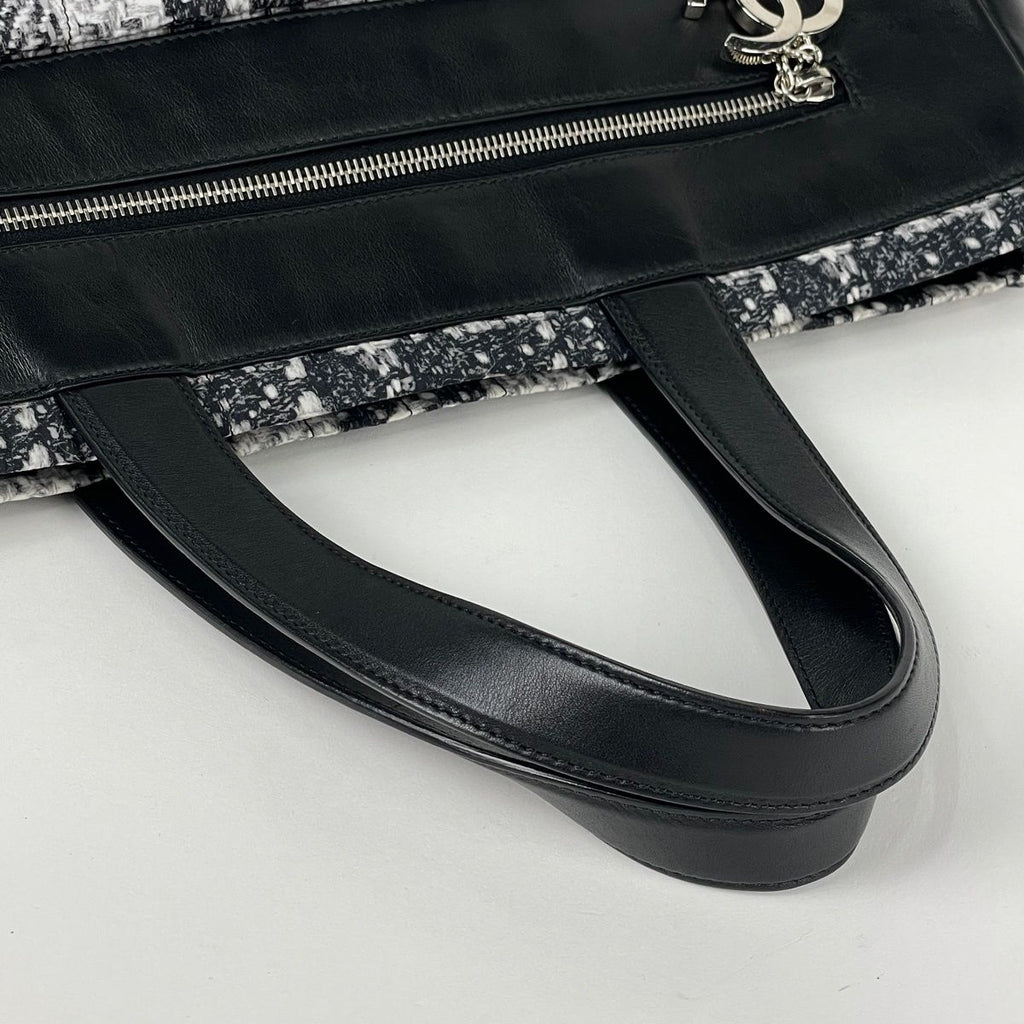 Chanel Tote CC Logo Tweed Print Nylon Black — view 4
