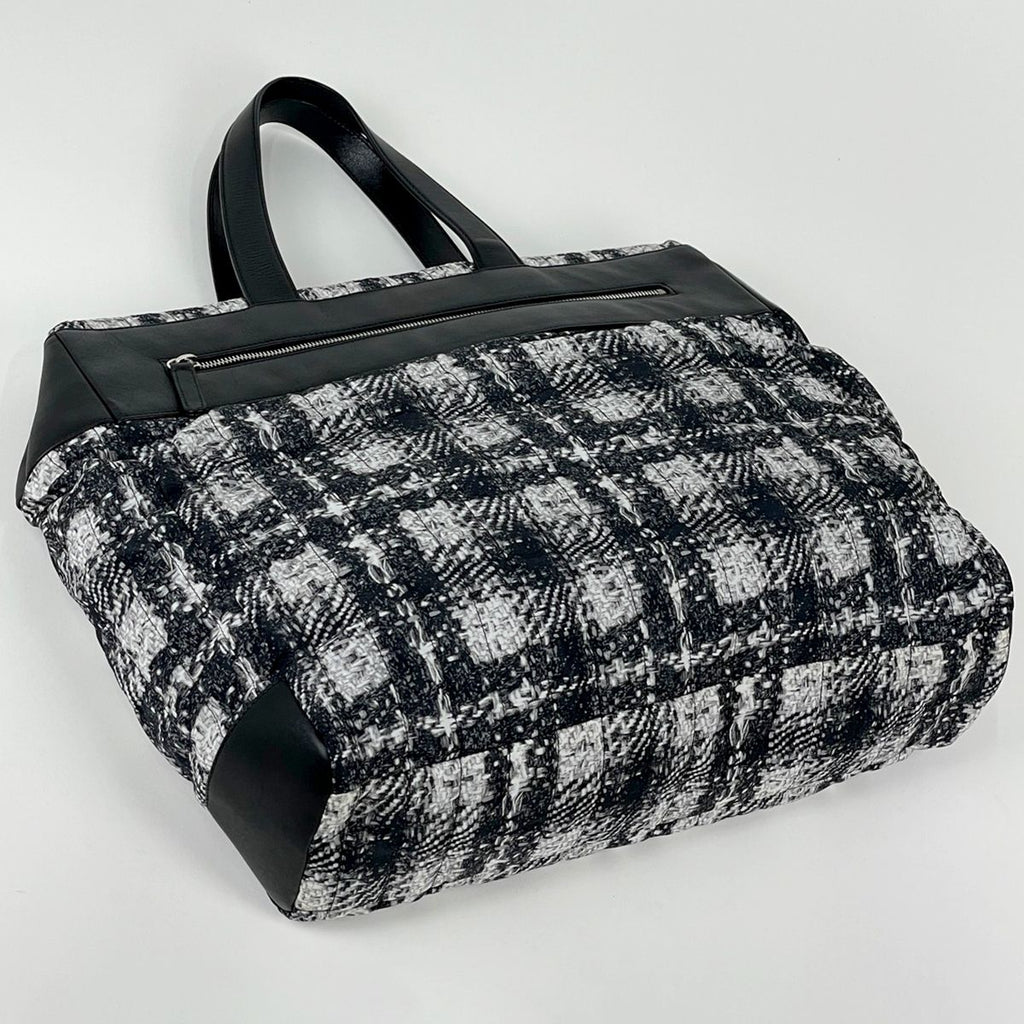 Chanel Tote CC Logo Tweed Print Nylon Black — view 2