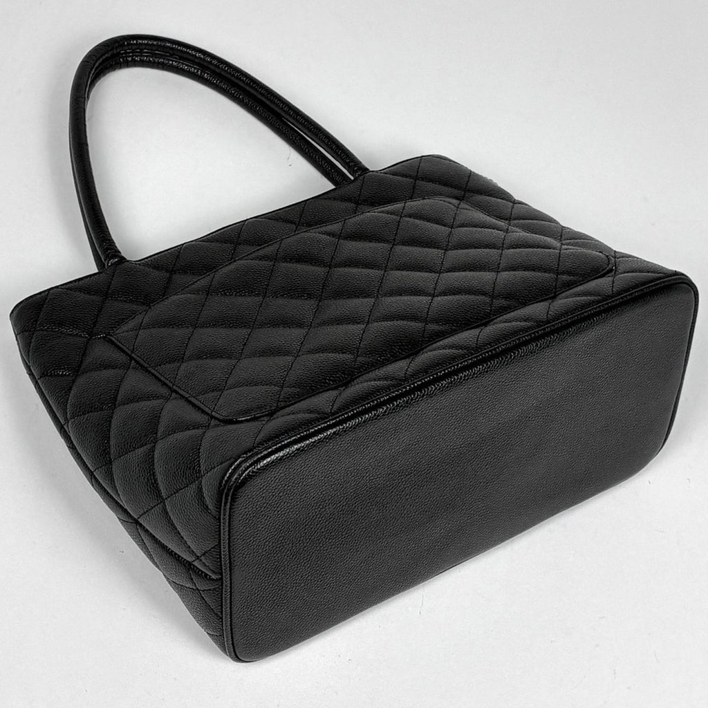 Chanel Reissue Tote CC Logo Caviar Leather Black — view 2