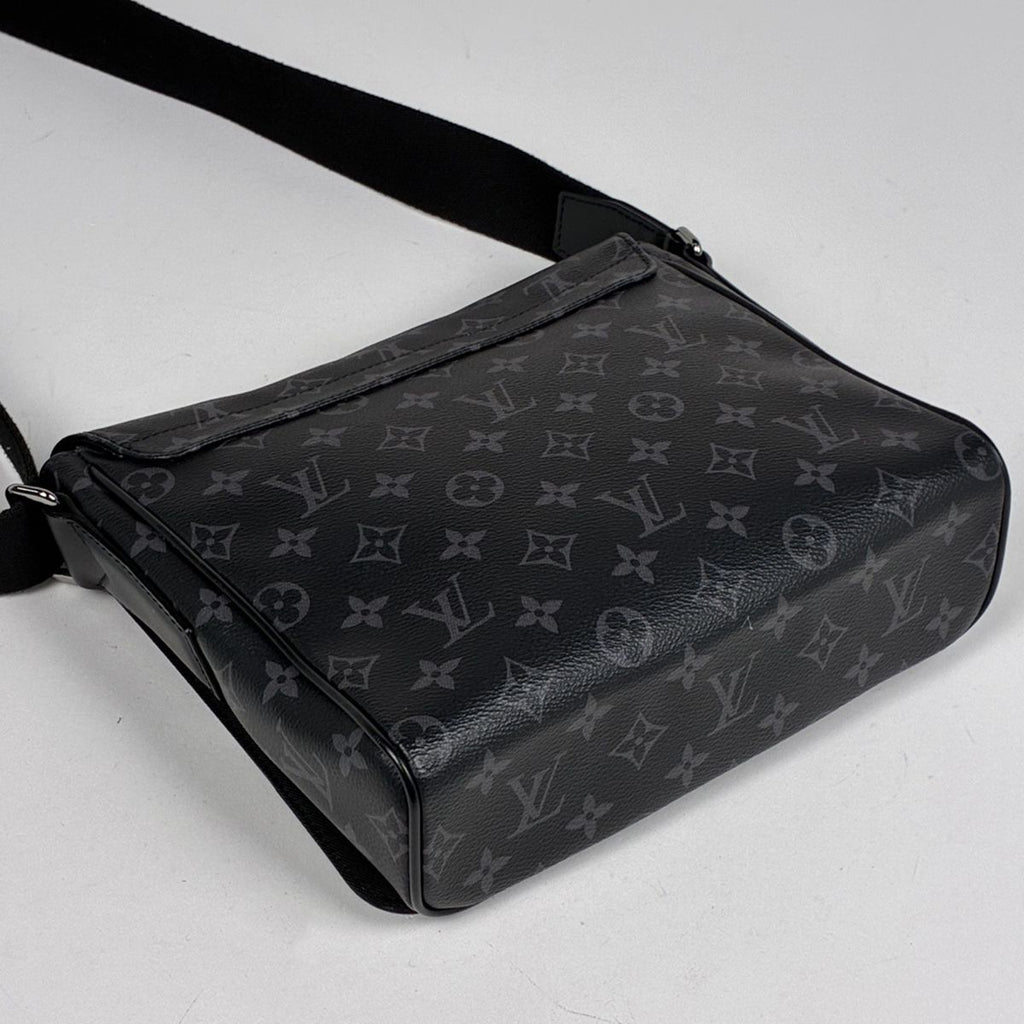 Louis Vuitton District PM NM Shoulder Bag Monogram Eclipse Noir — view 2
