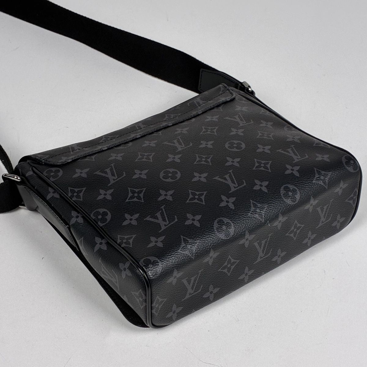 Louis Vuitton District PM NM Shoulder Bag Monogram Eclipse Noir — view 2