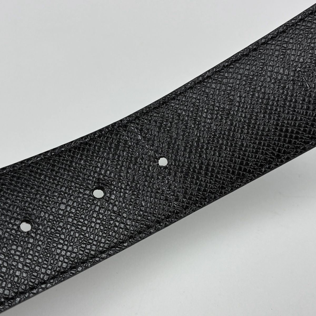 Louis Vuitton Belt LV 40 Reversible Monogram Eclipse Taiga Noir — view 4