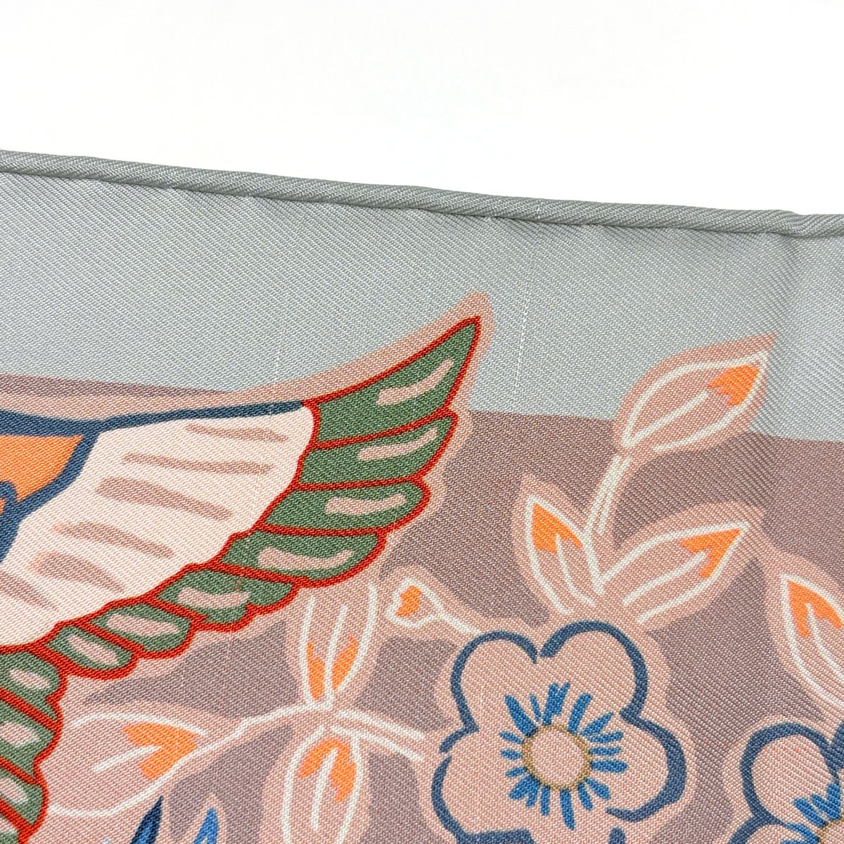 Hermes Carre 90 Mille Feuilles de Soie Scarf Feuille de Double Face Silk Gray — view 5