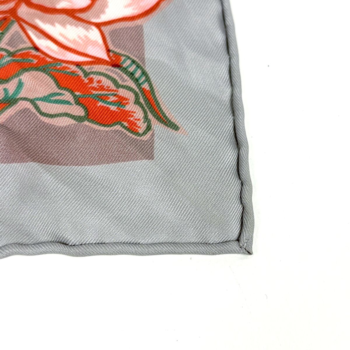 Hermes Carre 90 Mille Feuilles de Soie Scarf Feuille de Double Face Silk Gray — view 4