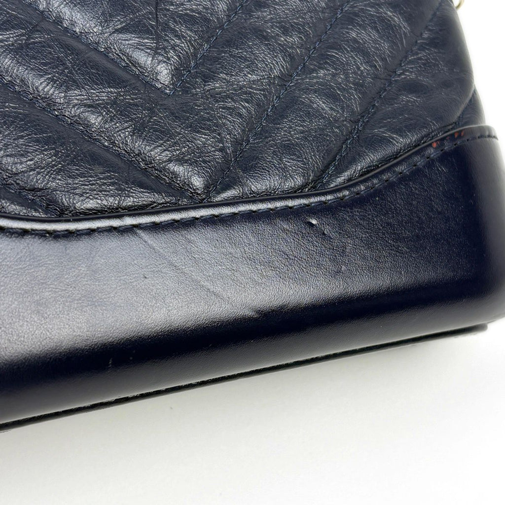 Chanel Shoulder Bag Gabrielle de Chanel Chain Clutch CC Logo V-stitch Leather — view 4
