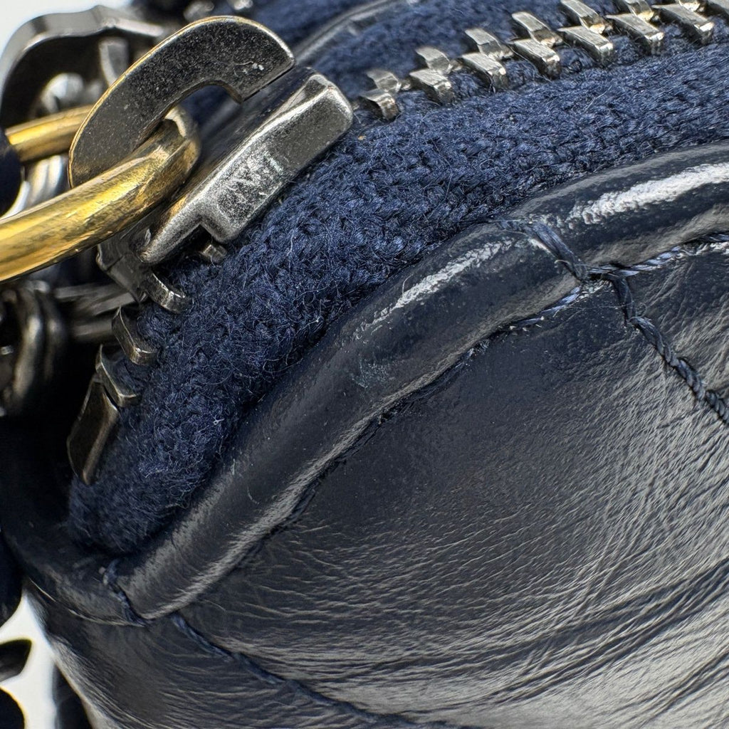 Chanel Shoulder Bag Gabrielle de Chanel Chain Clutch CC Logo V-stitch Leather — view 7
