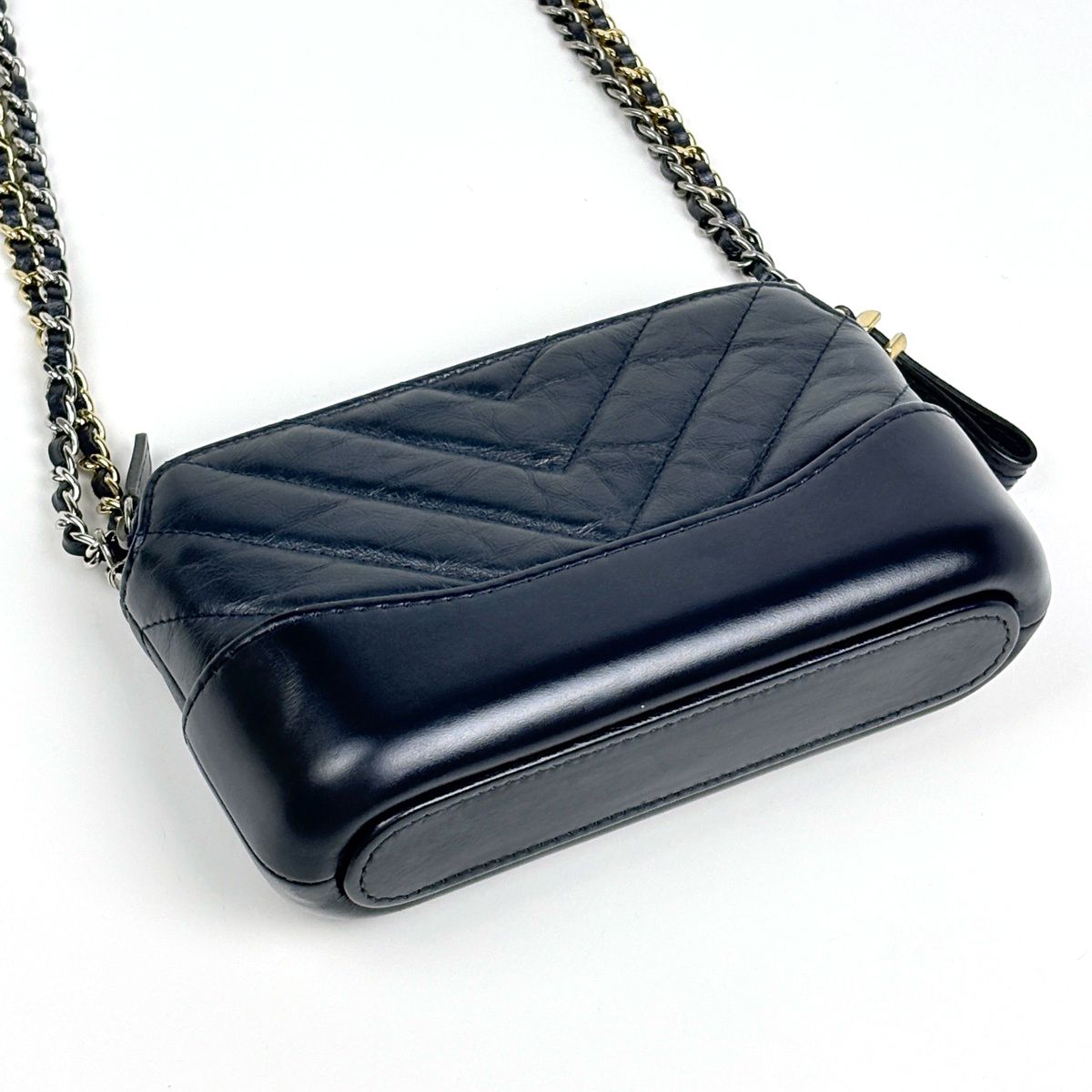 Chanel Shoulder Bag Gabrielle de Chanel Chain Clutch CC Logo V-stitch Leather — view 2
