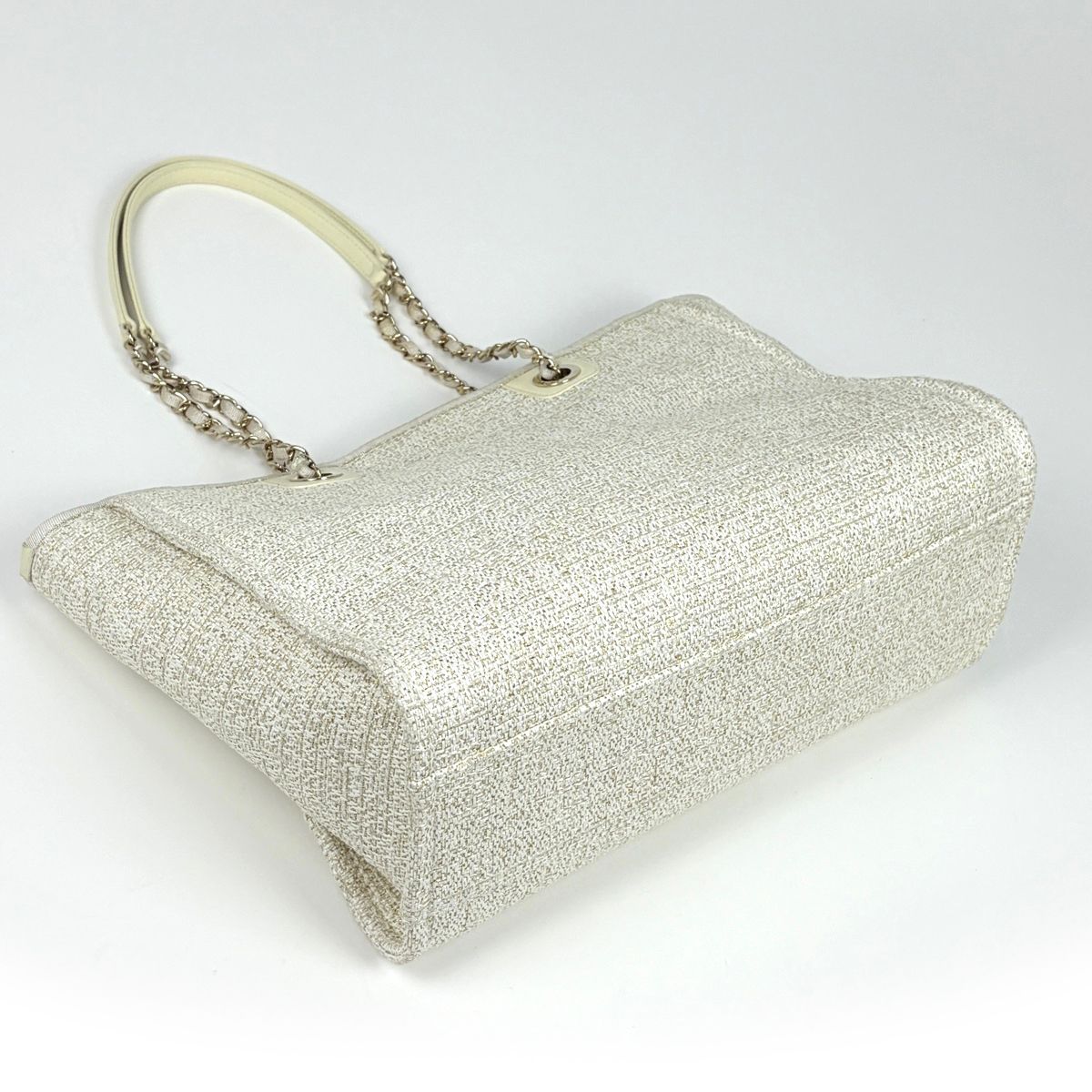 Chanel Tote Deauville Line CC Logo Fabric White — view 2
