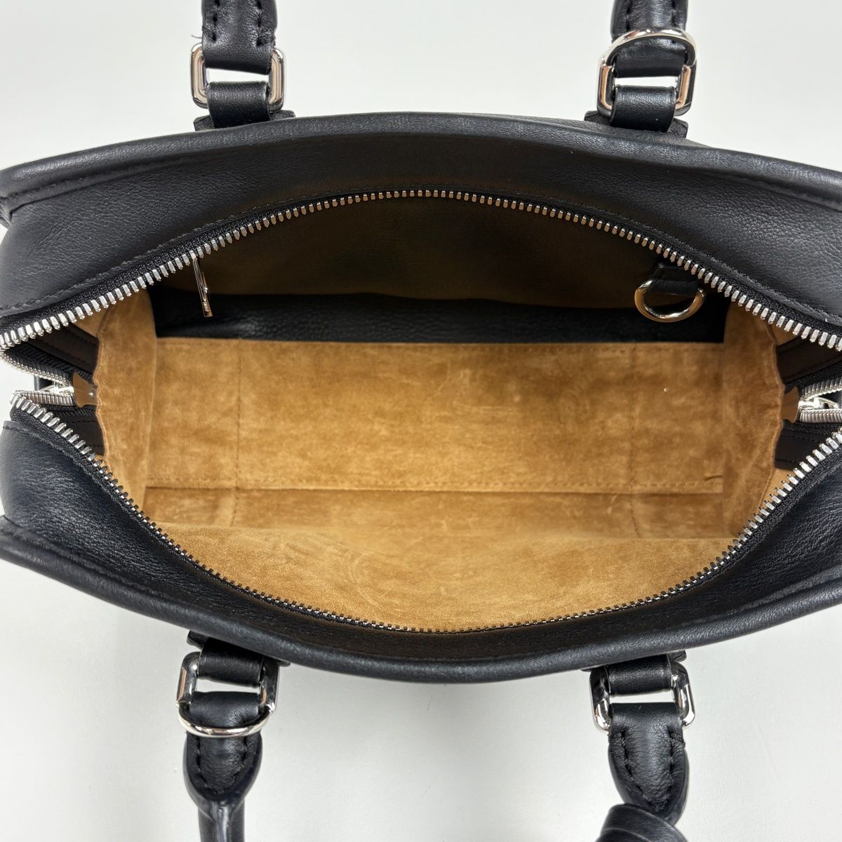 Loewe Amazona 23 Shoulder Bag 2-Way Anagram Leather Black — view 7