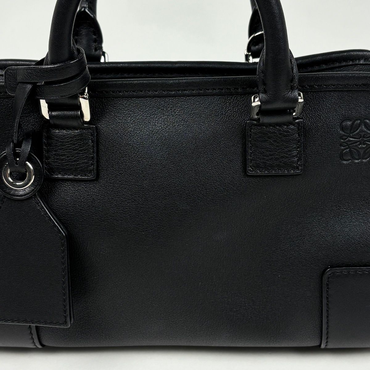 Loewe Amazona 23 Shoulder Bag 2-Way Anagram Leather Black — view 4
