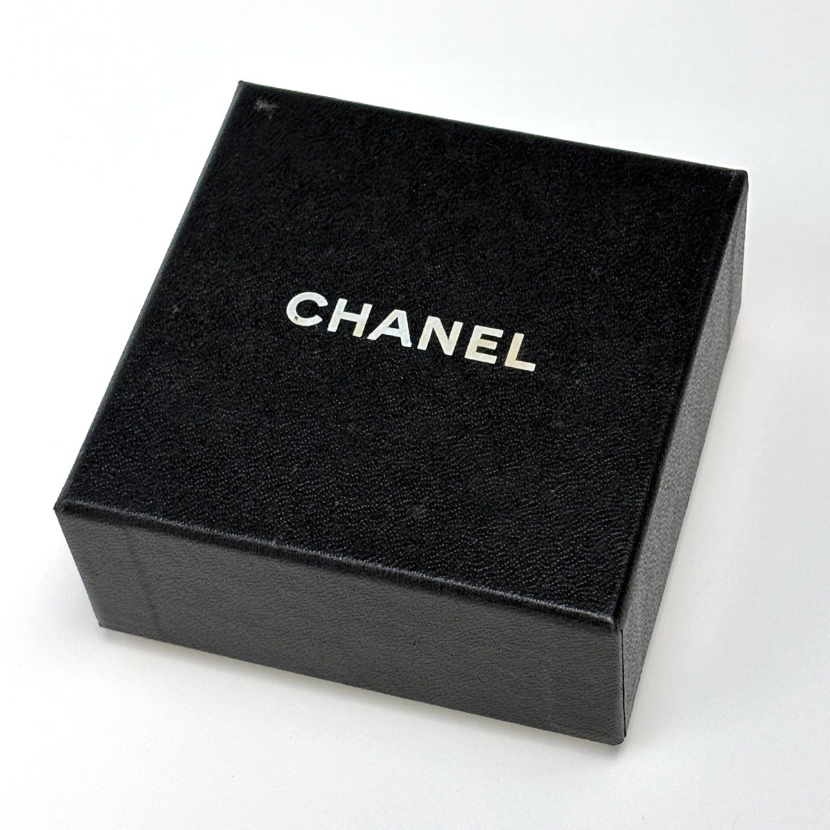 Chanel Brooch CC Logo Demi Pattern Plastic Gold Brown — view 7