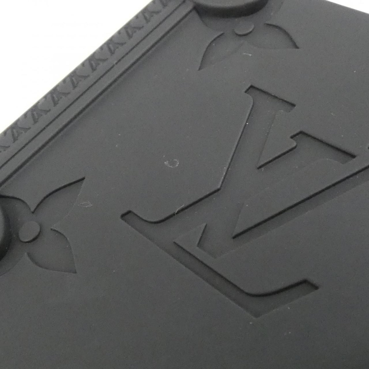 Louis Vuitton Monogram Reloaded iPhone 14 Phone Case — view 3