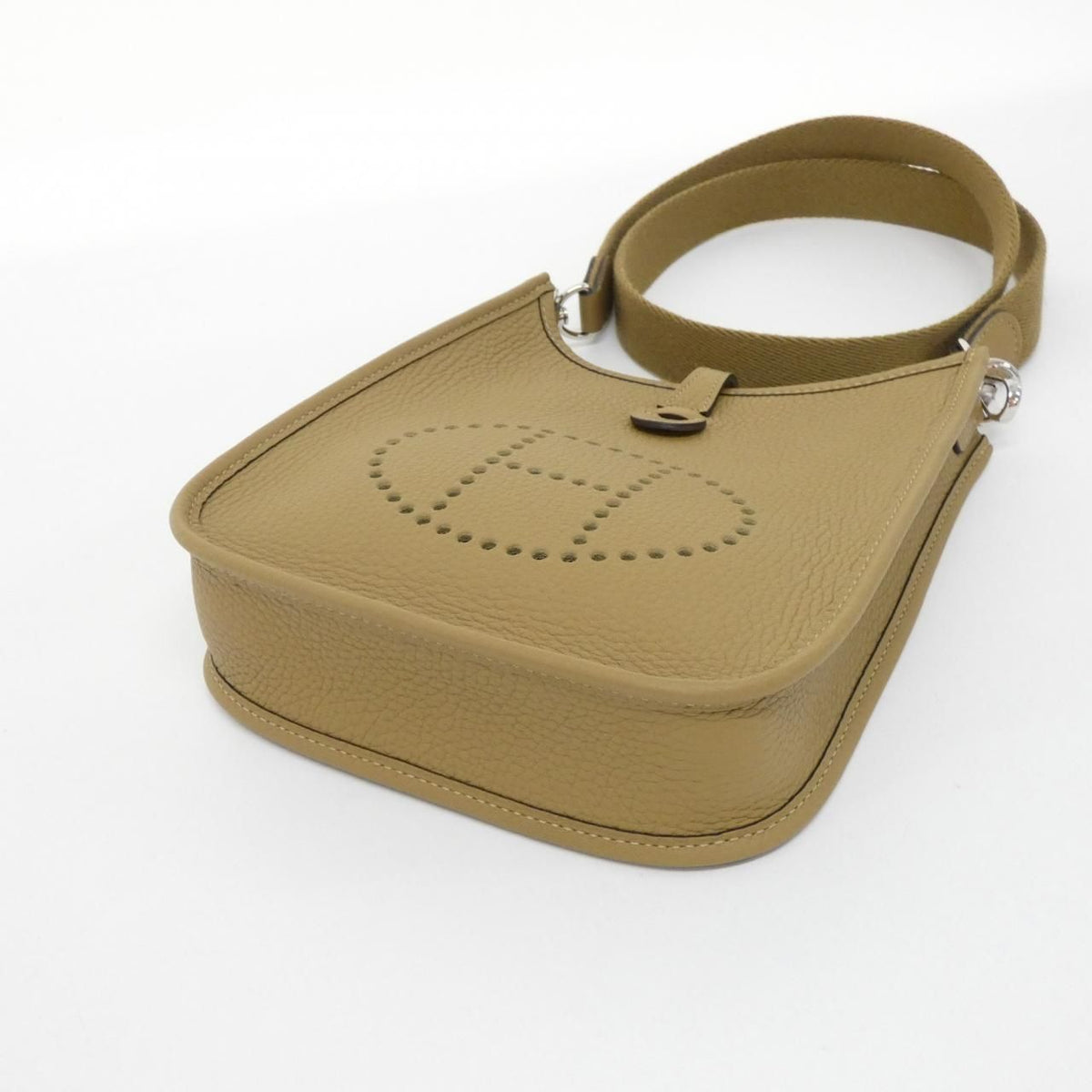 Hermes Evelyne Amazon Short Strap 16 Shoulder Bag — view 3