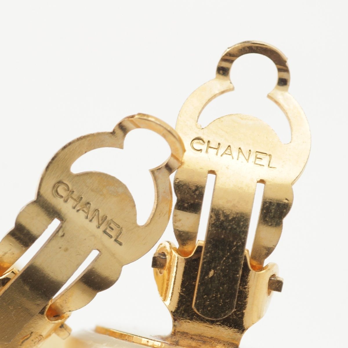 Chanel Vintage CC Logo Pearl Earrings White Gold — view 7