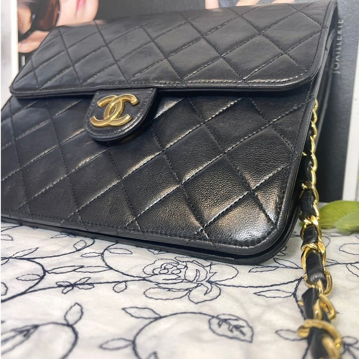 Chanel CC Logo Quilted Chain Shoulder Bag Vintage — view 6