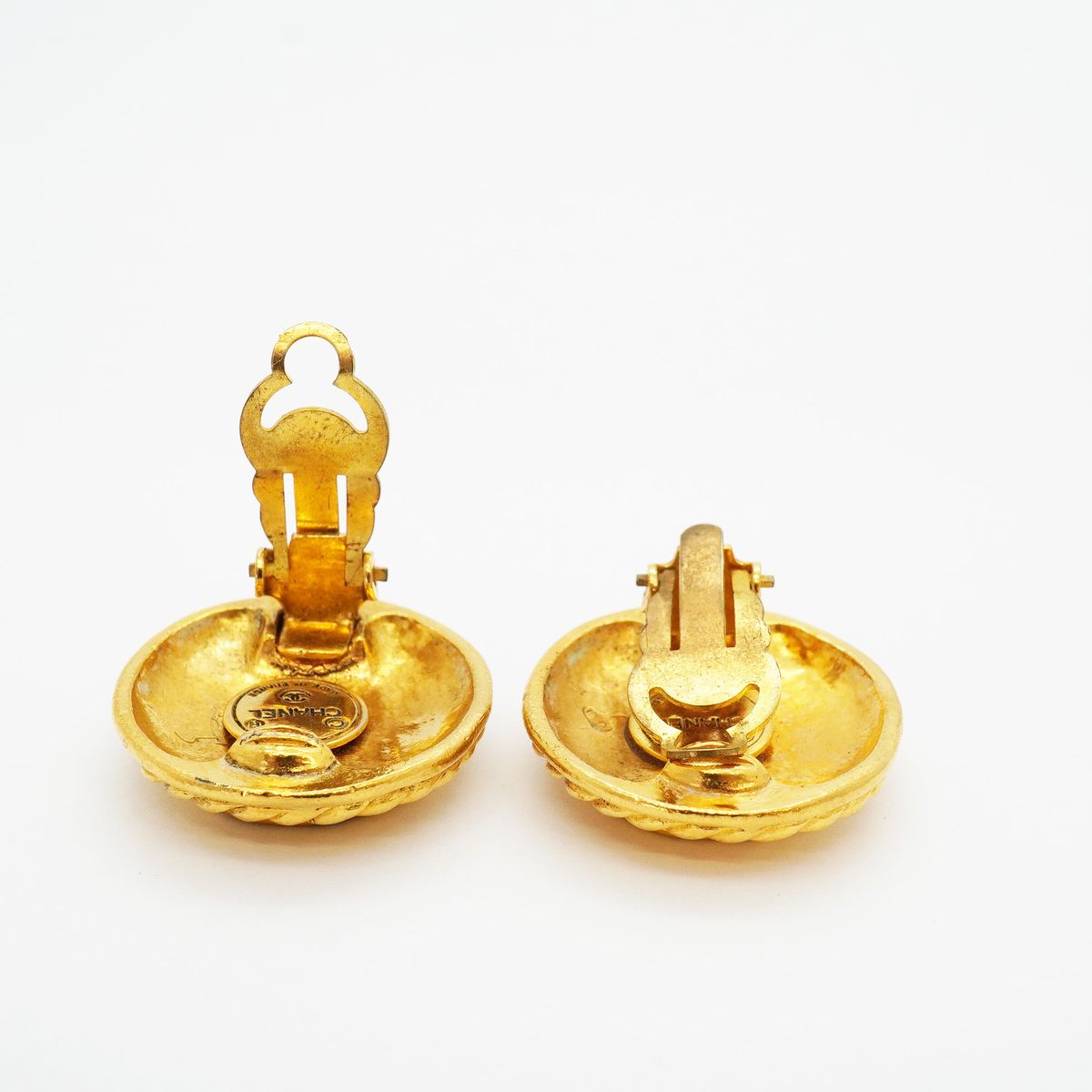 Chanel Earrings Vintage CC Logo Round Circle Gold Plated — view 3