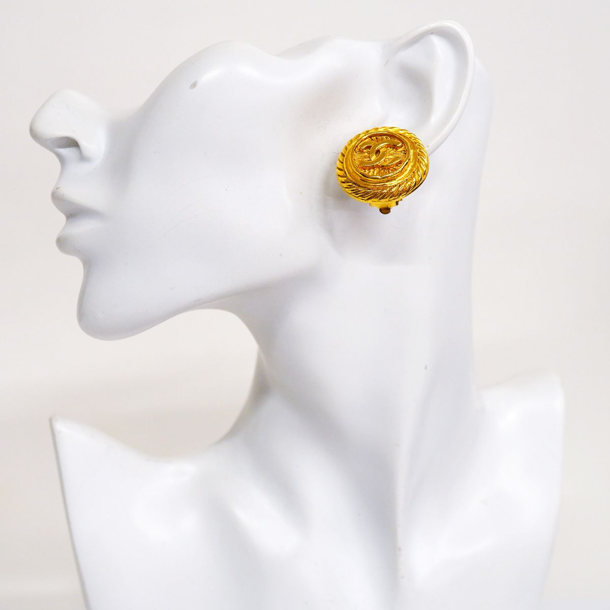 Chanel Earrings Vintage CC Logo Round Circle Gold Plated — view 5