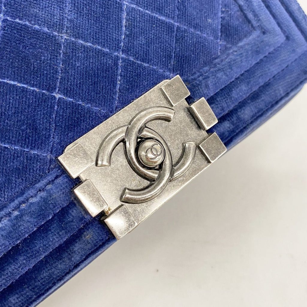 Chanel Shoulder Bag Boy Suede Navy Silver — view 8