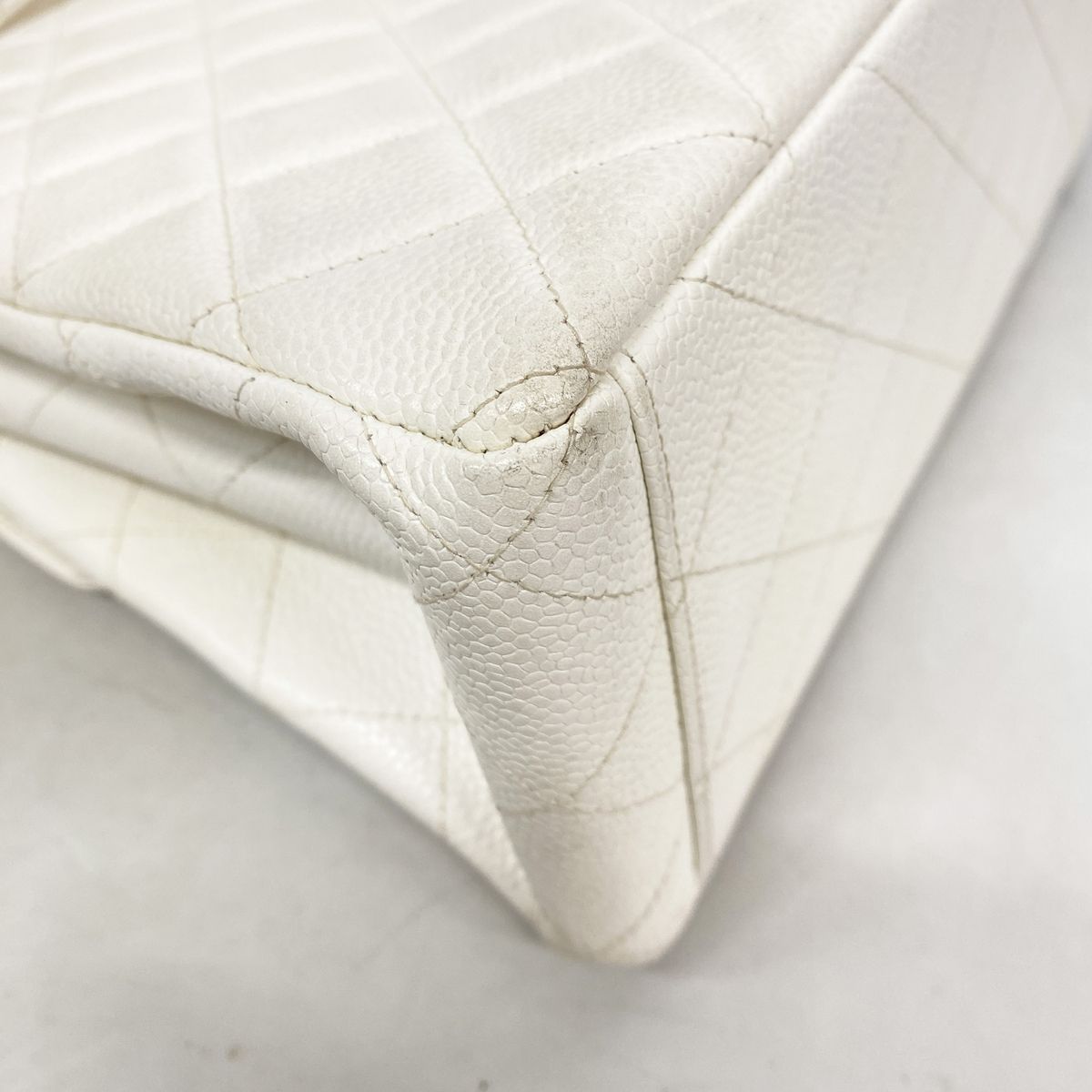 Chanel Shoulder Bag Quilted Caviar Leather White Gold — view 6