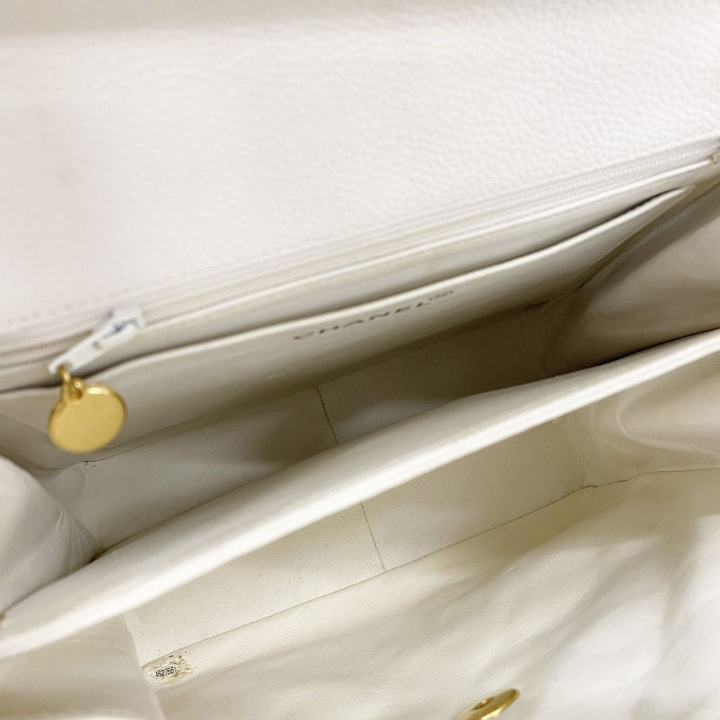Chanel Shoulder Bag Quilted Caviar Leather White Gold — view 4