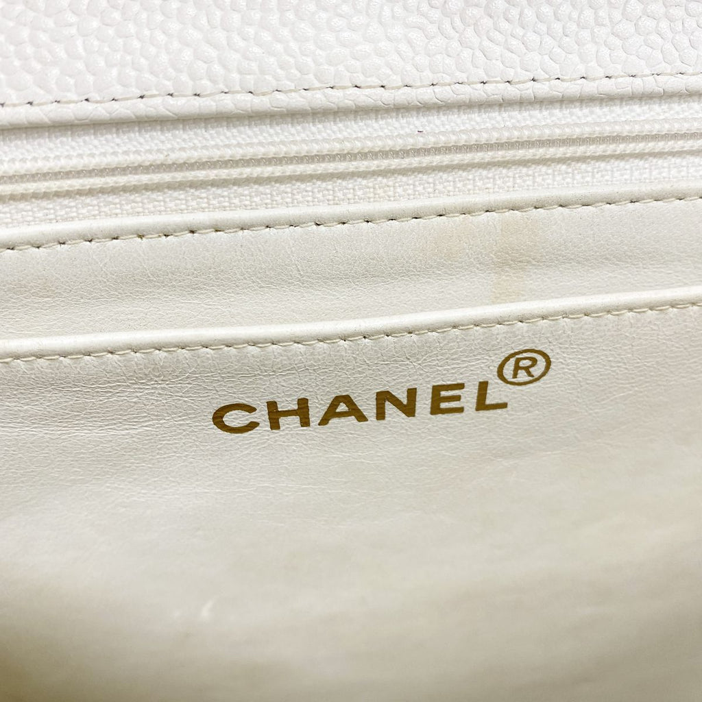 Chanel Shoulder Bag Quilted Caviar Leather White Gold — view 5