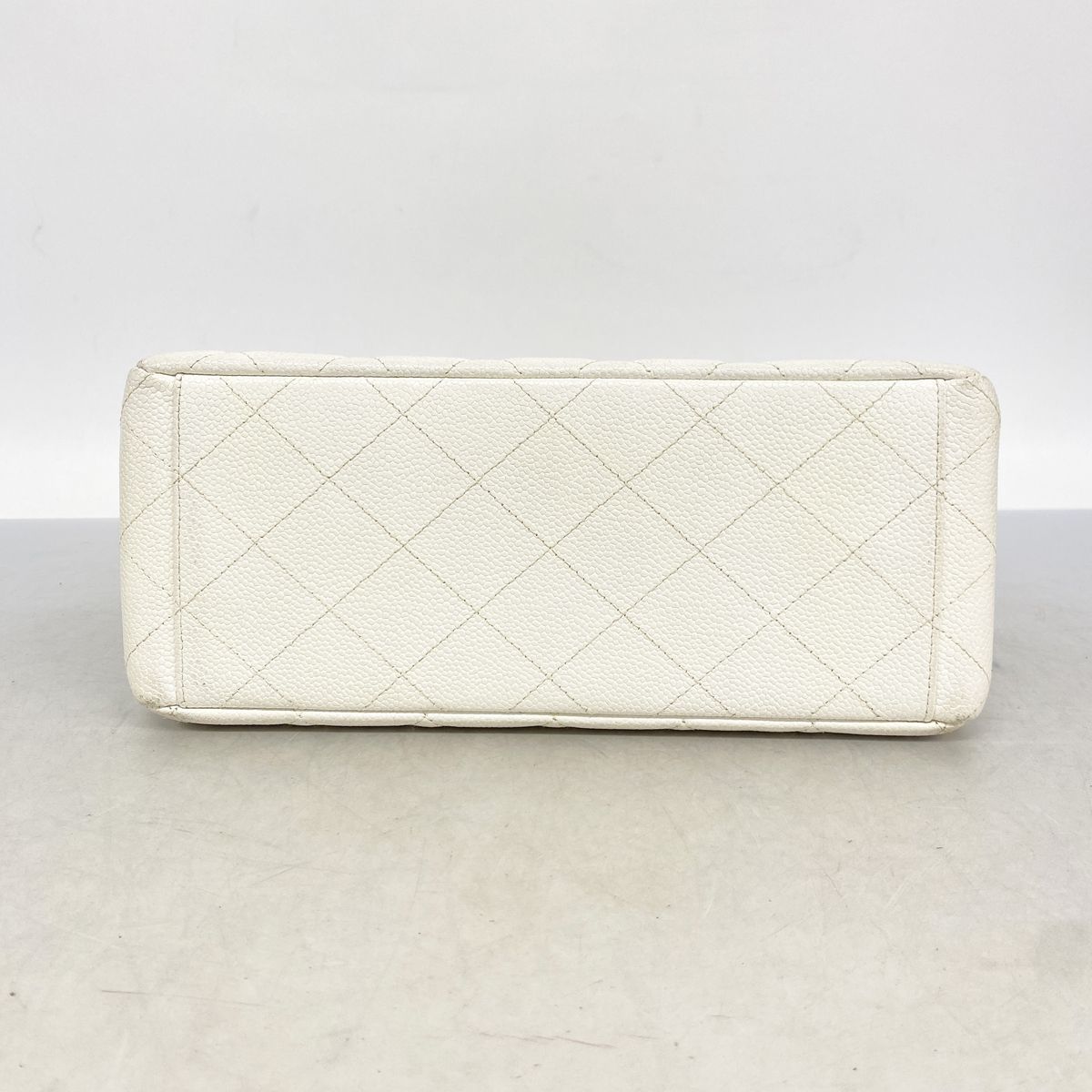 Chanel Shoulder Bag Quilted Caviar Leather White Gold — view 3