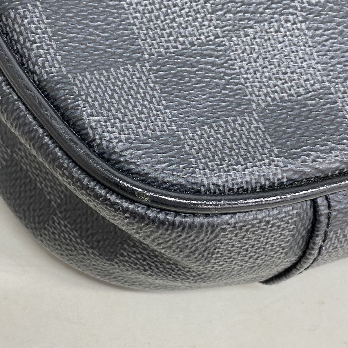 Louis Vuitton Belt Bag Damier Graphite Ambler Black — view 6