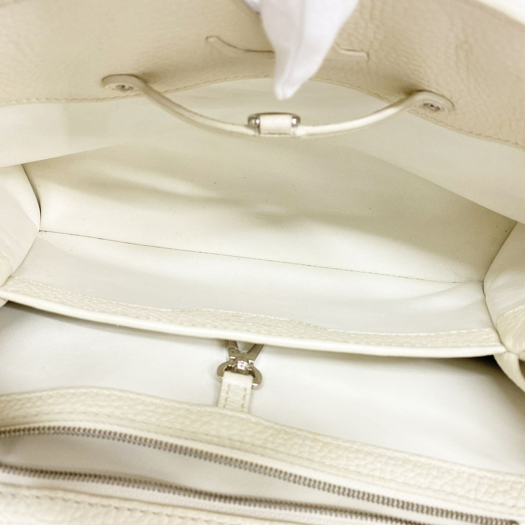 Louis Vuitton Handbag Taurillon Capucines PM White — view 4