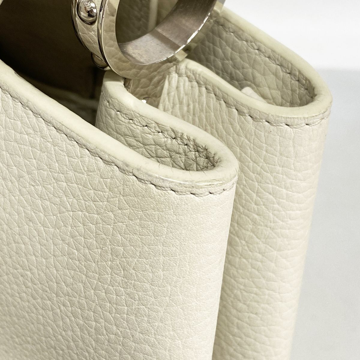 Louis Vuitton Handbag Taurillon Capucines PM White — view 7