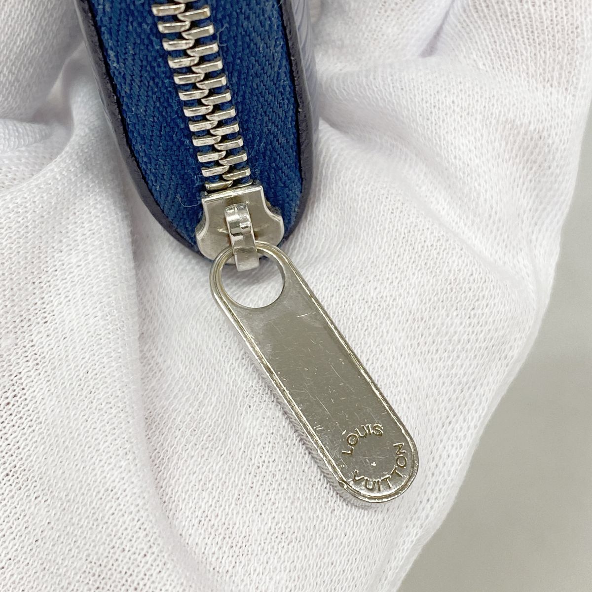 Louis Vuitton Coin Purse Epi Zippy Saphir — view 8