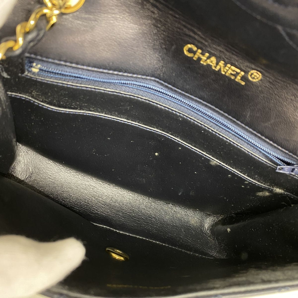 Chanel Shoulder Bag Quilted Lambskin Black Gold — view 4