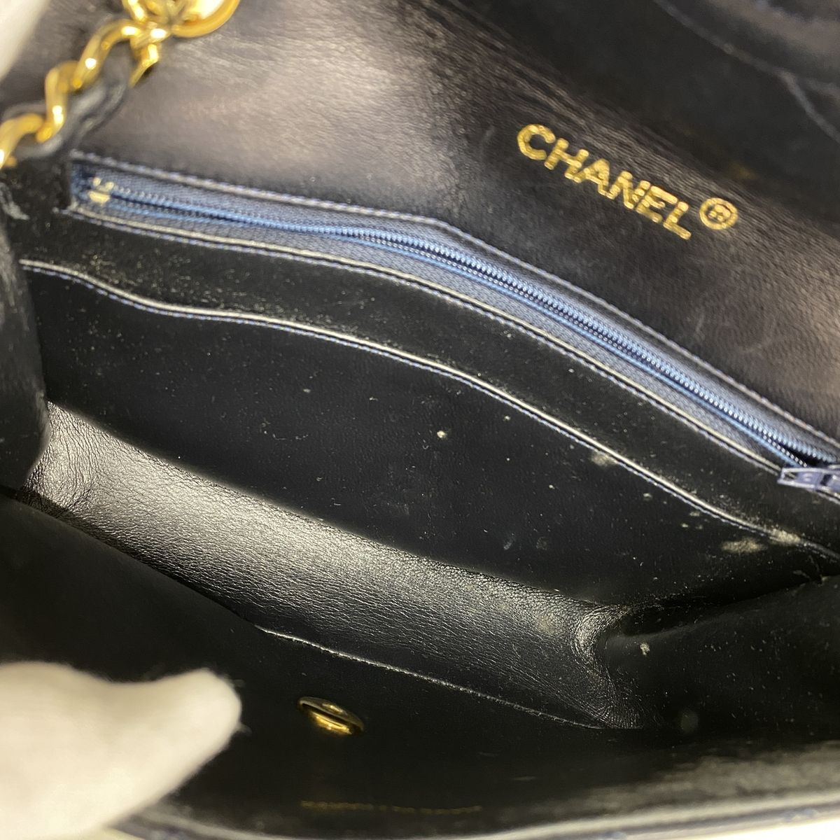 Chanel Shoulder Bag Quilted Lambskin Black Gold — view 4