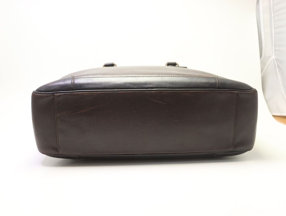 Louis Vuitton Utah Acoma Leather Business Bag — view 3