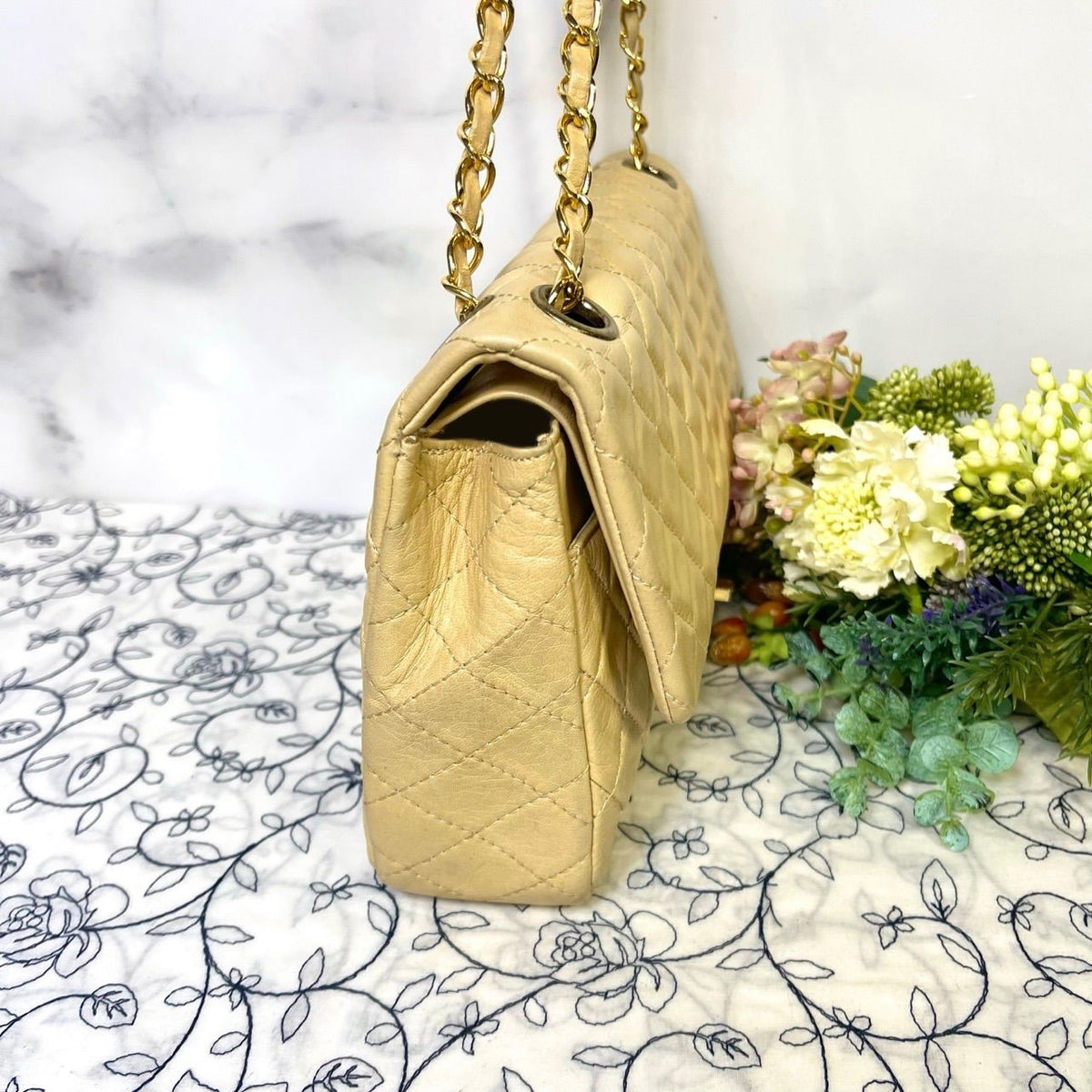 Chanel Vintage Turnlock Quilted Beige — view 7