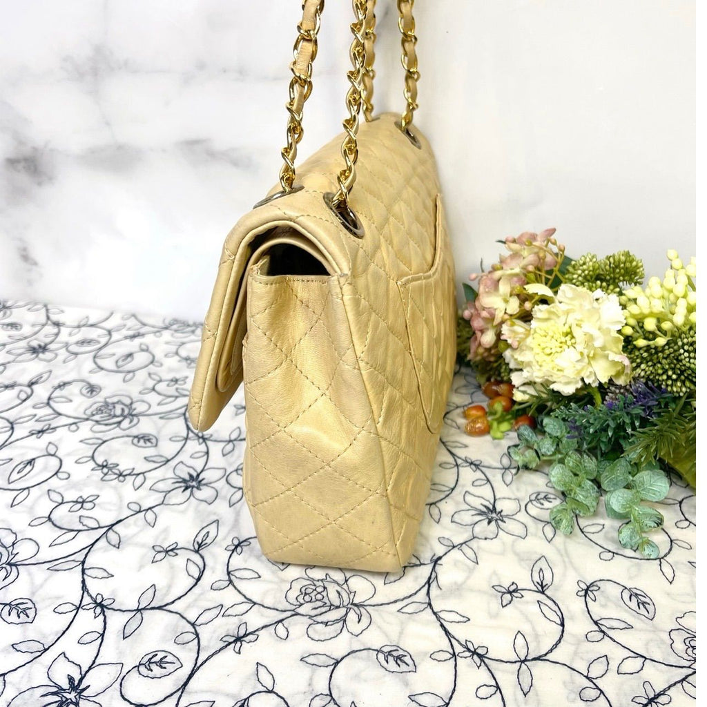 Chanel Vintage Turnlock Quilted Beige — view 8