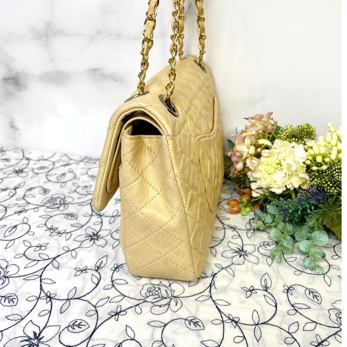 Chanel Vintage Turnlock Quilted Beige — view 8