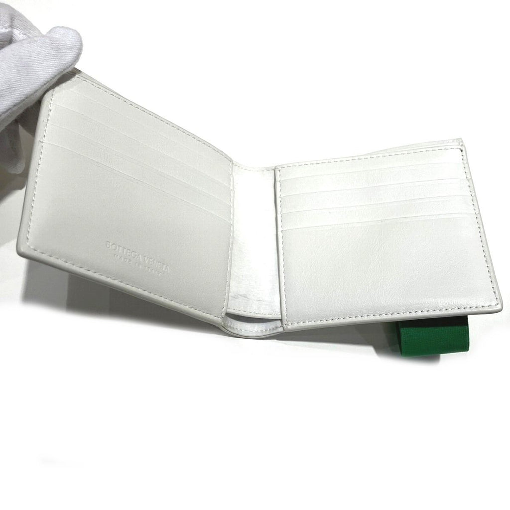 Bottega Veneta Bifold Wallet Patent Leather — view 3