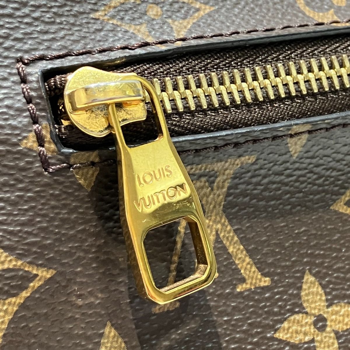 Louis Vuitton Pochette Metis MM Monogram Handbag Canvas — view 8