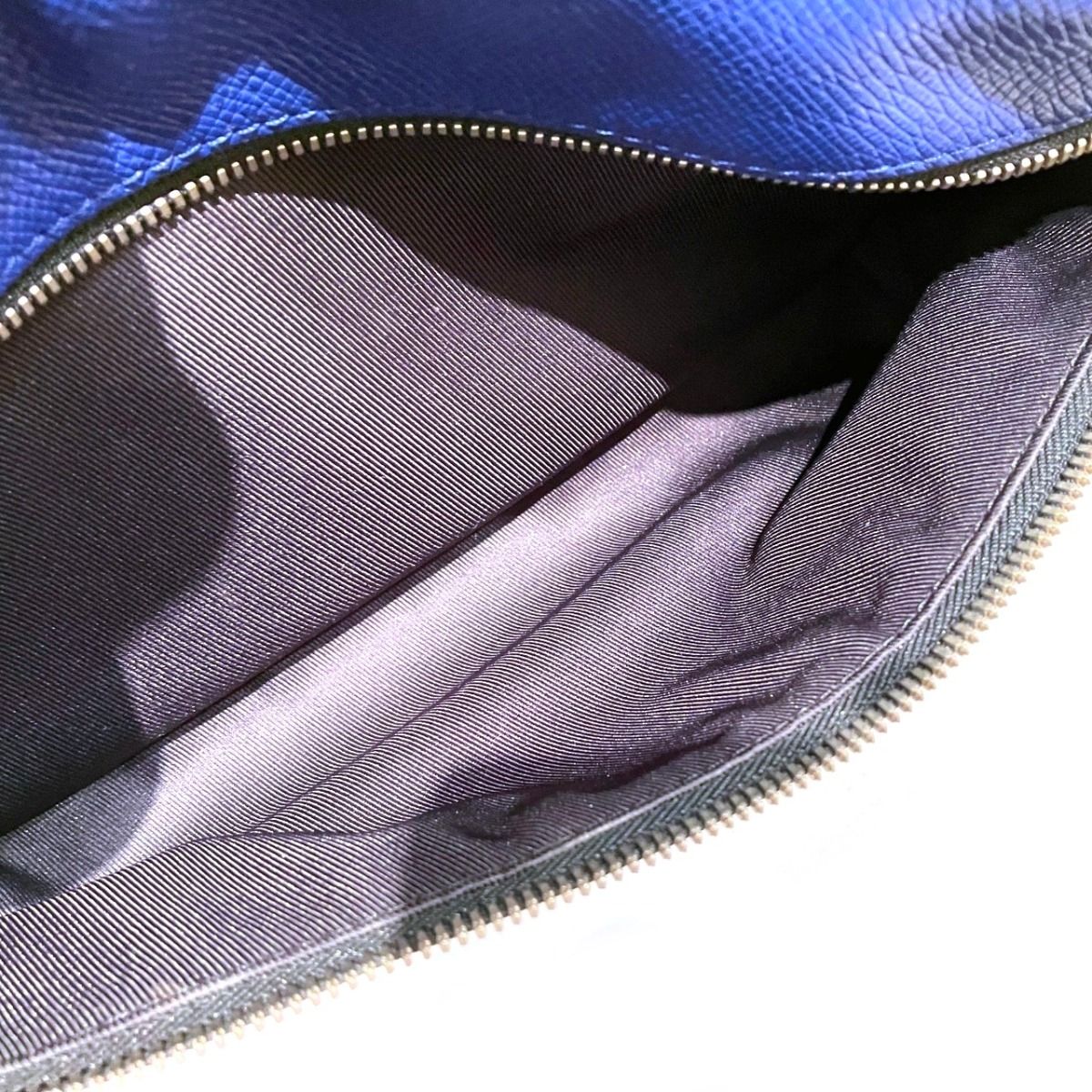Louis Vuitton Taigarama Outdoor Messenger Shoulder Bag Leather — view 8