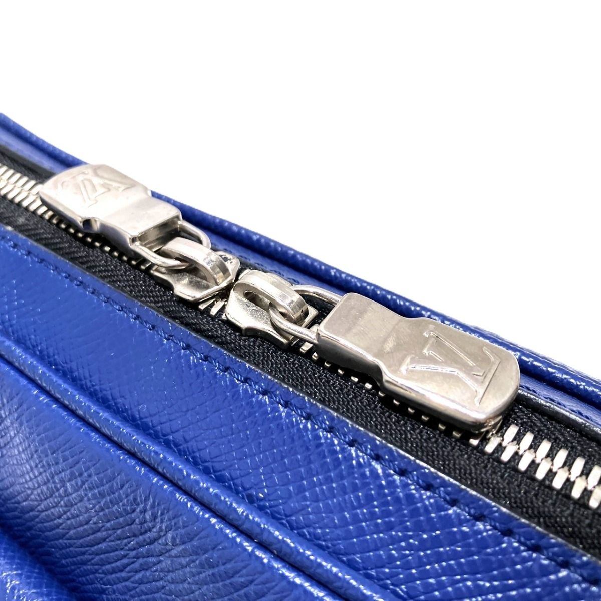 Louis Vuitton Taigarama Outdoor Messenger Shoulder Bag Leather — view 7