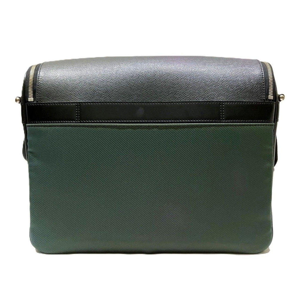 Louis Vuitton Taiga Shoulder Bag Leather — view 2