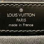 Louis Vuitton Taiga Shoulder Bag Leather — view 4