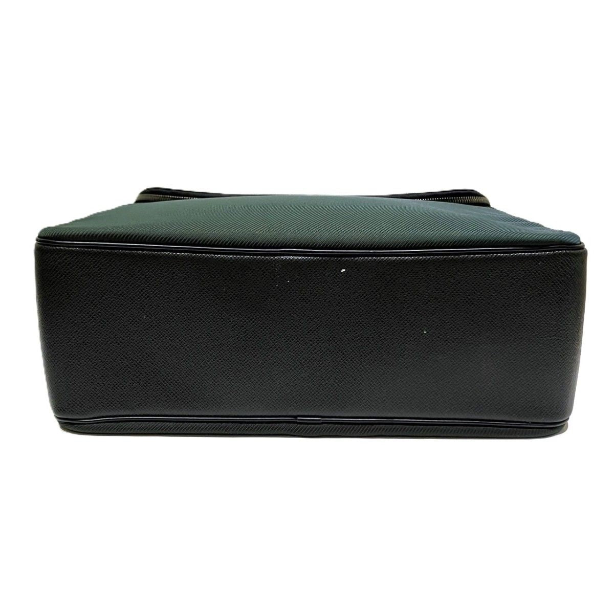 Louis Vuitton Taiga Shoulder Bag Leather — view 3